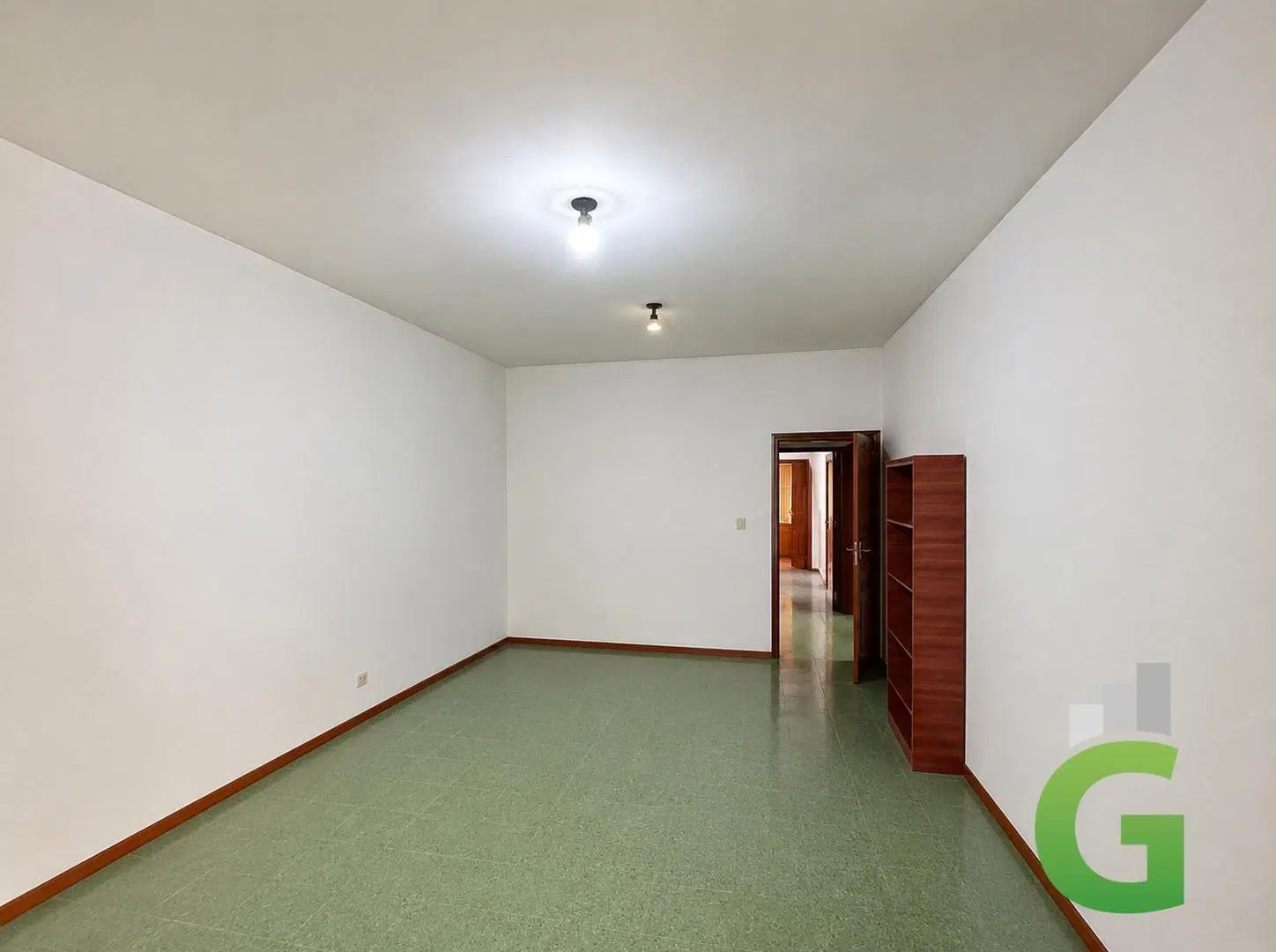Casa en venta en esquina con cochera y patio | España 1551 – Macrocentro 2