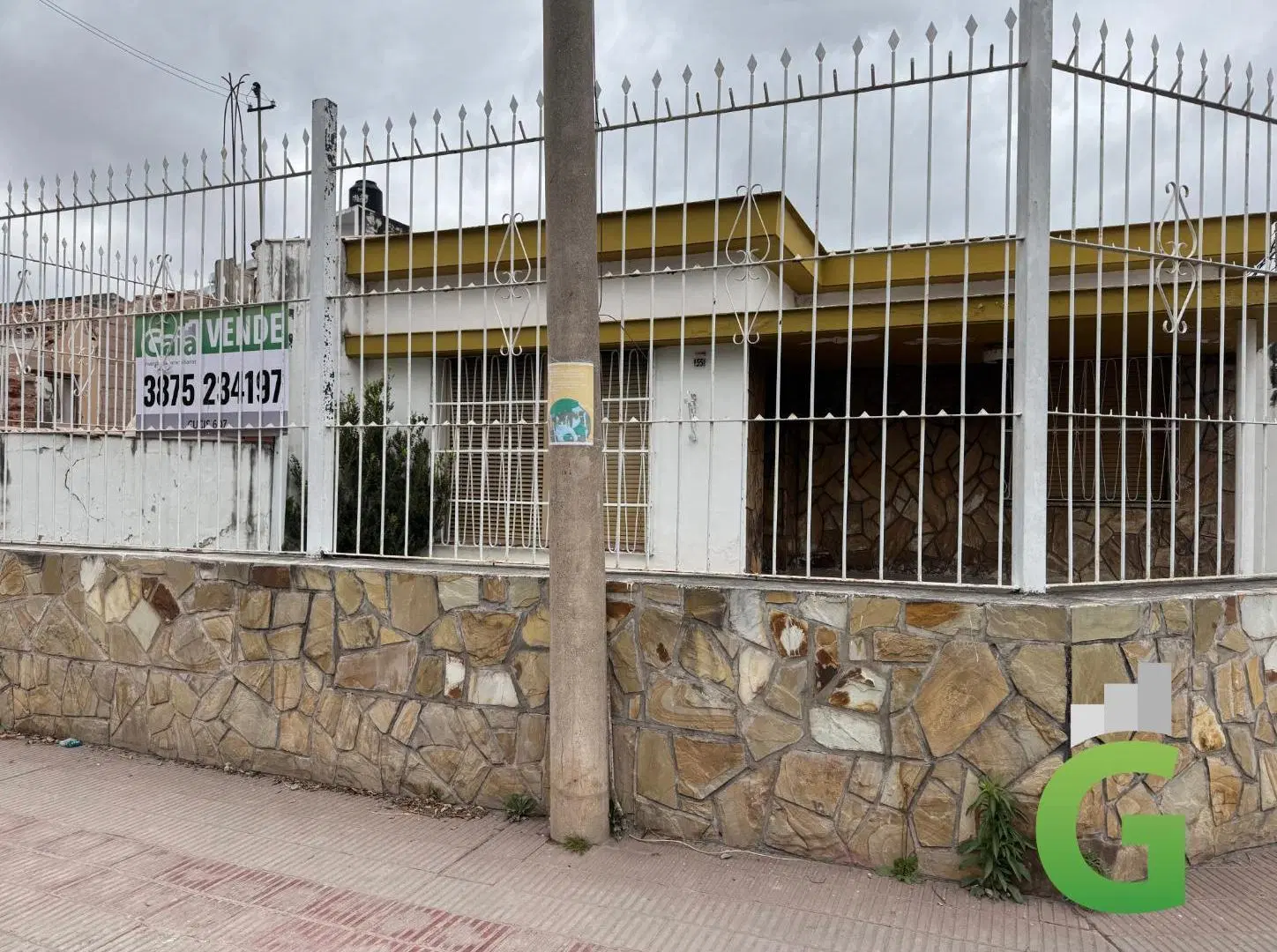 Casa en venta en esquina con cochera y patio | España 1551 – Macrocentro 3