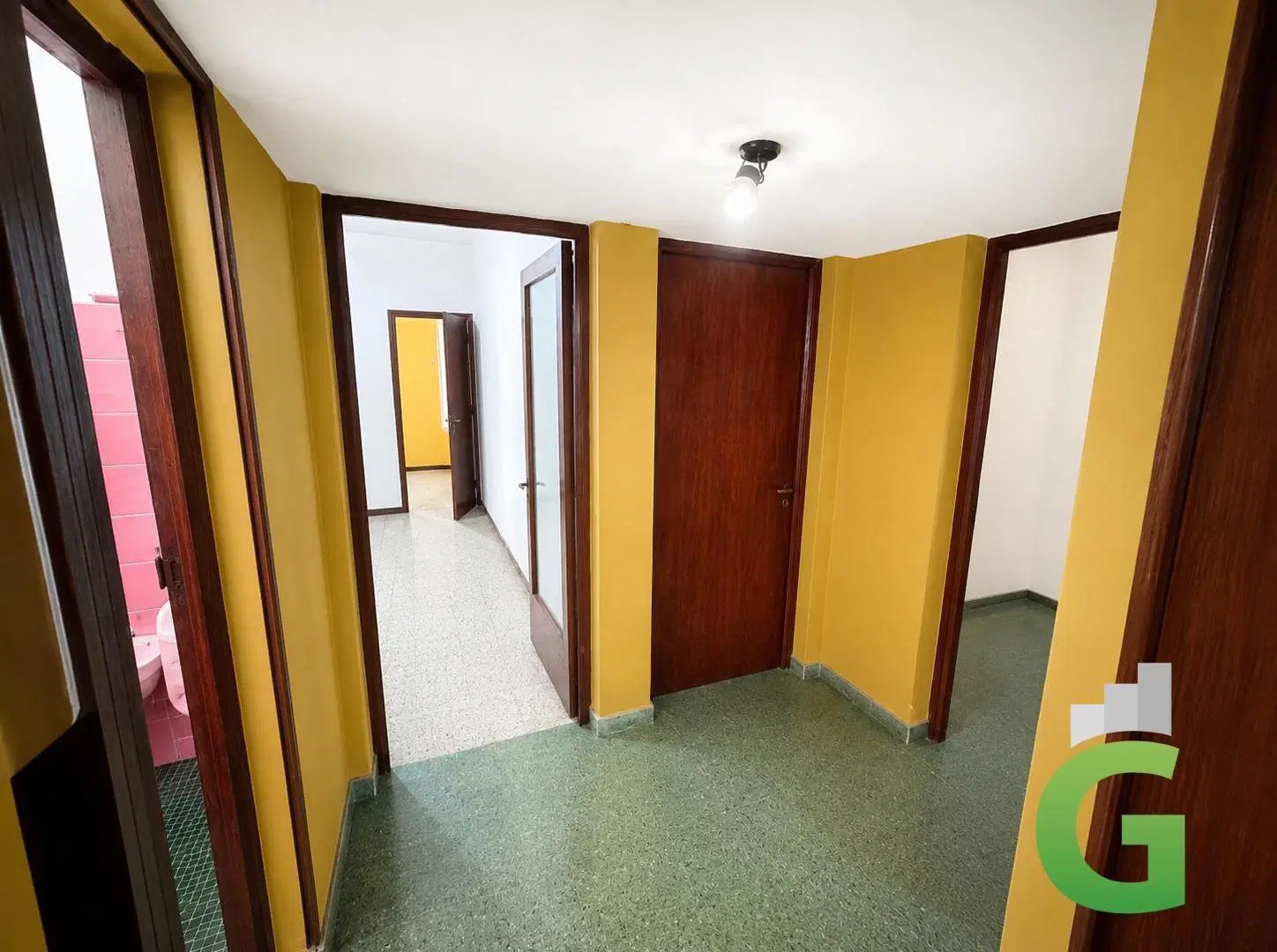 Casa en venta en esquina con cochera y patio | España 1551 – Macrocentro 8