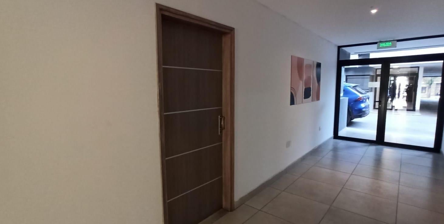 Foto de EN VENTA MONOAMBIENTE ROGER PLANTA BAJA COCHERA MACROCENTRO, imagen 3