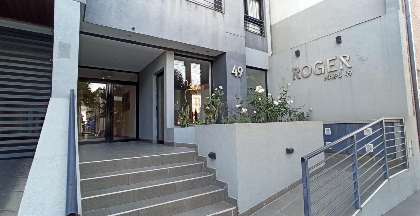 Foto de EN VENTA MONOAMBIENTE ROGER PLANTA BAJA COCHERA MACROCENTRO, imagen 2