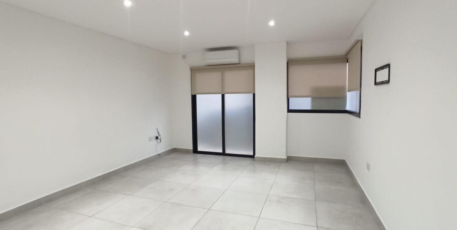 Foto de EN VENTA MONOAMBIENTE ROGER PLANTA BAJA COCHERA MACROCENTRO, imagen 5