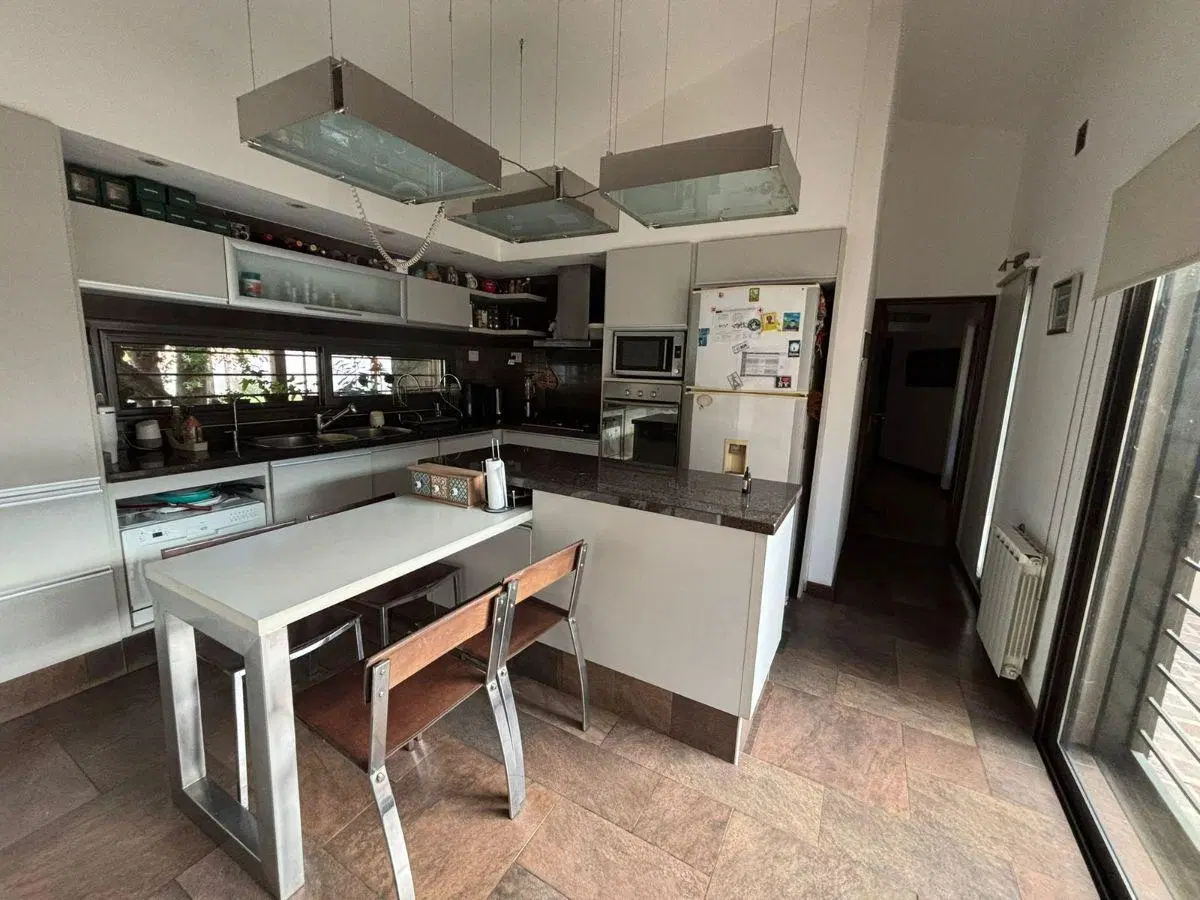 CASA EN VENTA. Ubicada en Tablada Park, Cerro de las Rosas 3