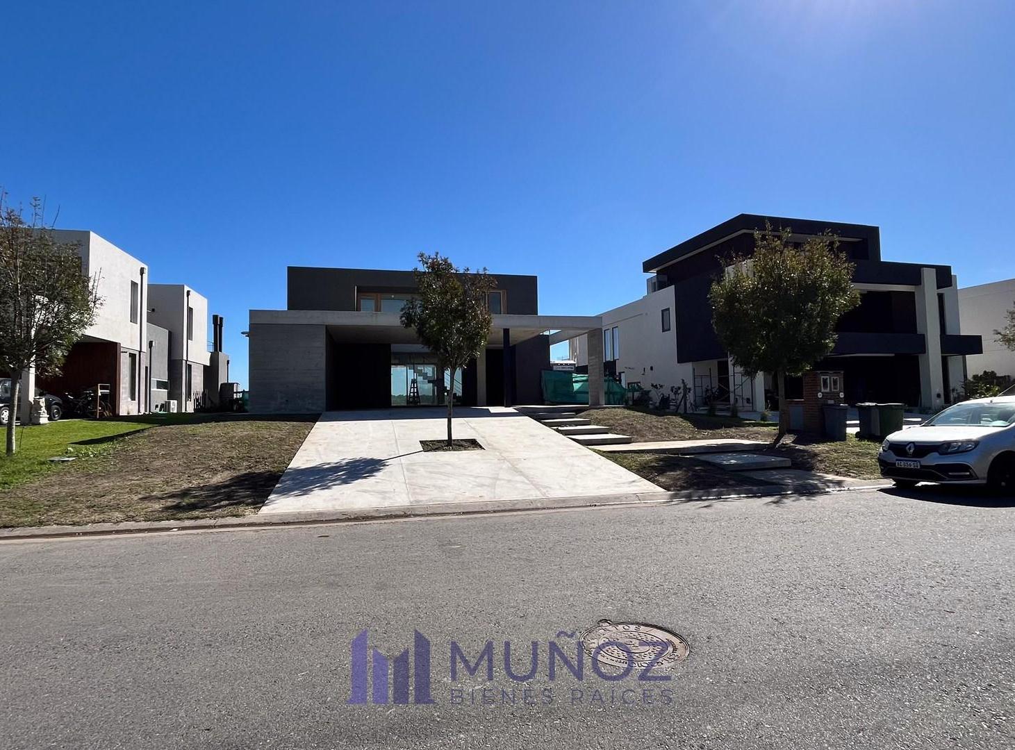 Foto de Casa con Pileta al Lago en Venta en Barrio Costas Puertos del Lago, imagen 2
