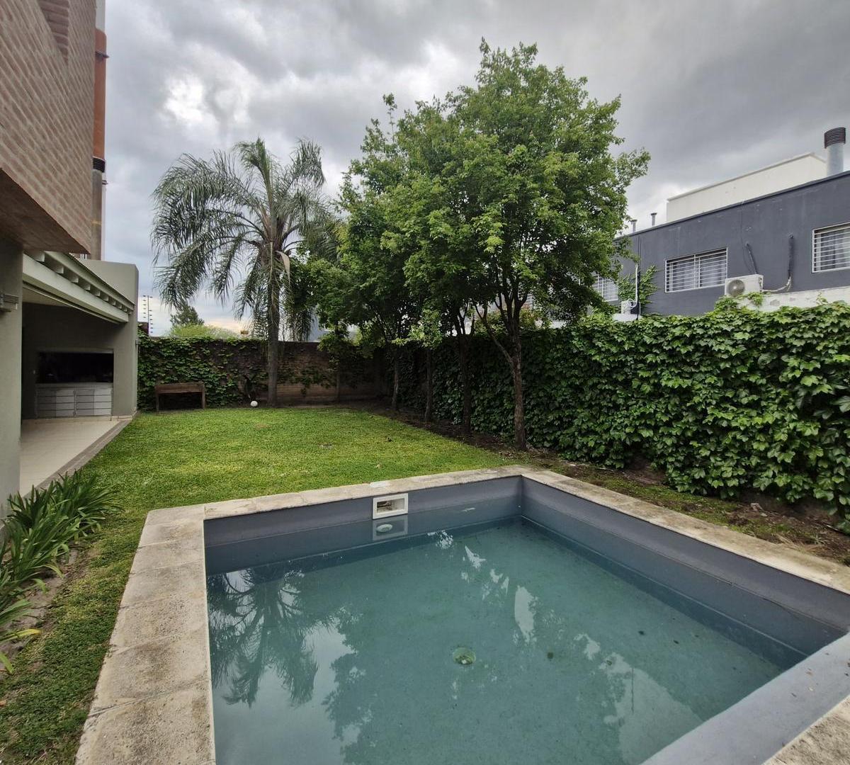 Foto de CASA EN ALQUILER EN HOUSING – BARRIO URCA – 3 DORMITORIOS CON PILETA, imagen 2