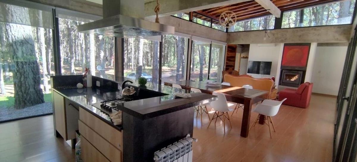 Casa Tres Dorm. en Venta en Villarobles con Pileta. Costa Atlantica 2