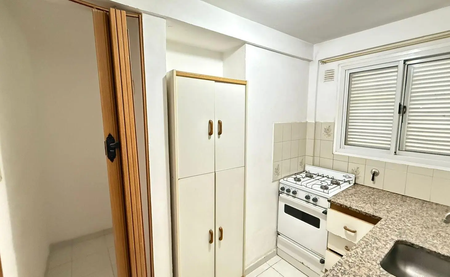 Departamento de 1 dormitorio en venta y alquiler, con cochera. La Plata 8