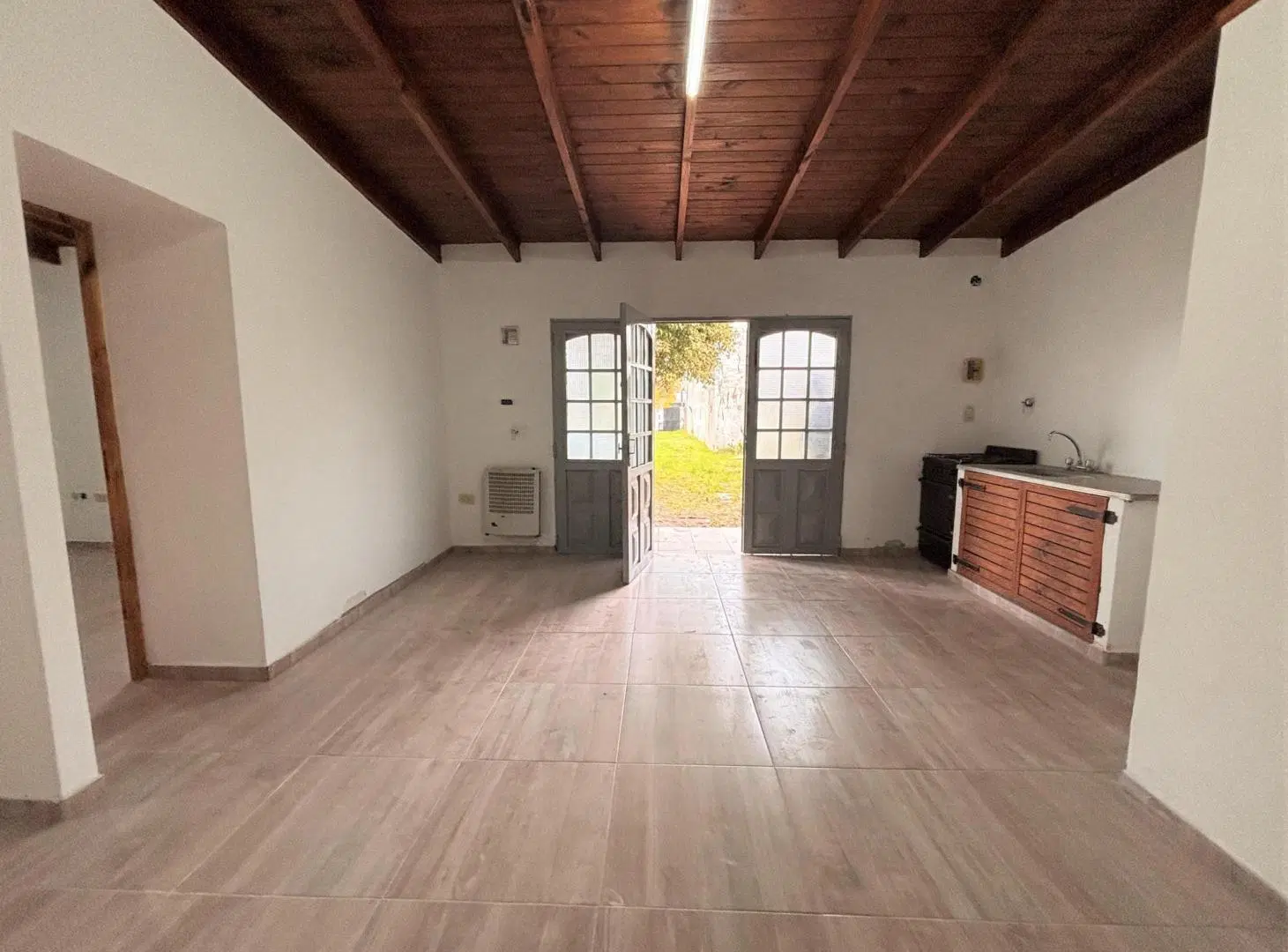 PH en alquiler, con garage y patio. 1 o 2 dorm. Los Hornos 5