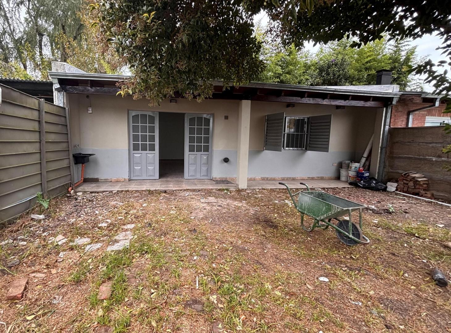 PH en alquiler, con garage y patio. 1 o 2 dorm. Los Hornos