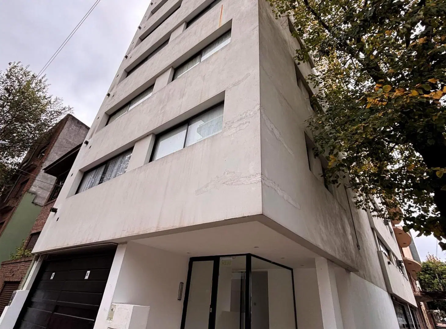 Departamento en alquiler, de 1 dorm. con cochera. La Plata 1
