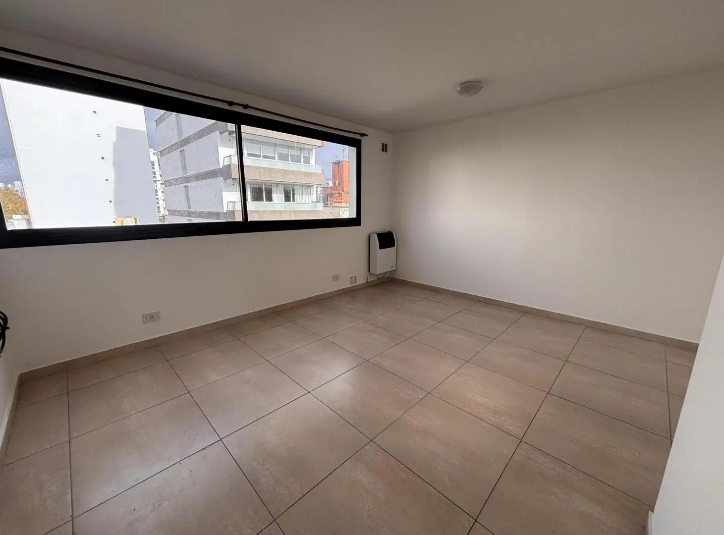 Departamento en alquiler, de 1 dorm. con cochera. La Plata 2