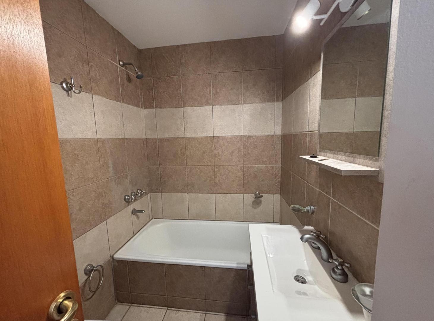 Foto de Departamento de 1 dormitorio en alquiler. Con cochera. La Plata, imagen 5