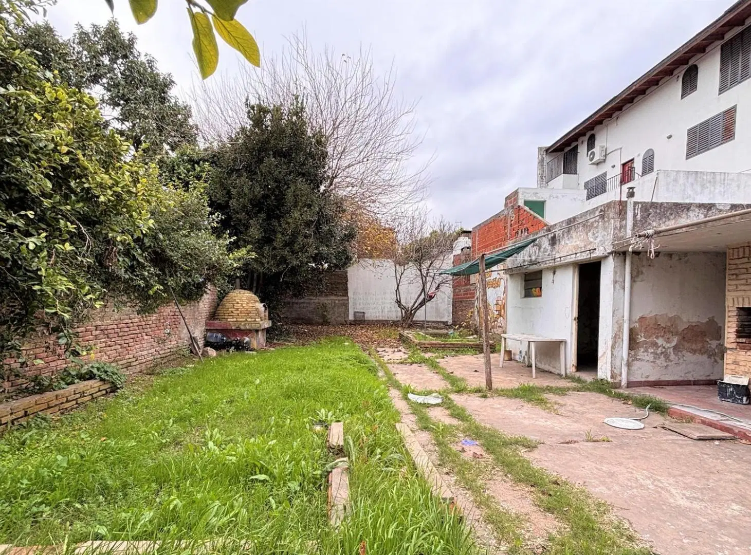 Lote propio, con casa a refaccionar. La Plata 4