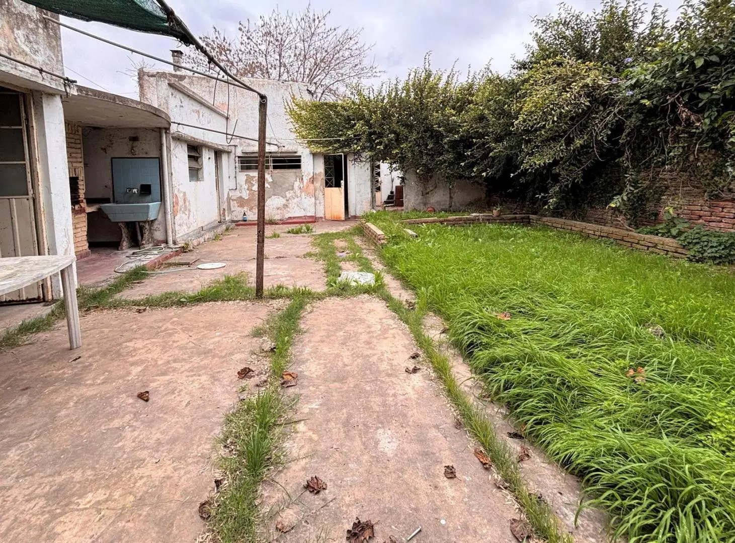 Lote propio, con casa a refaccionar. La Plata 3