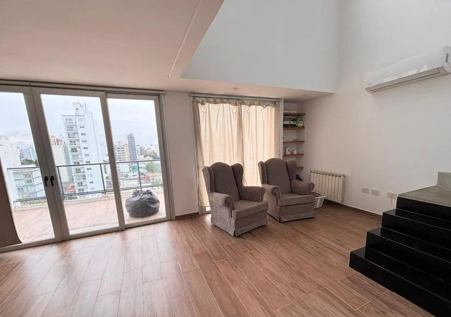 Departamento en alquiler de 1 dormitorio, con balcónterraza. La Plata 5
