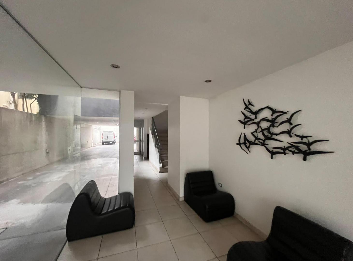 Foto de Departamento de 1 dorm. con cochera, en alquiler. La Plata, imagen 1