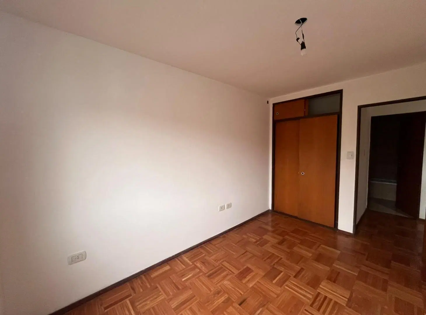 Departamento de 1 dorm. con cochera, en alquiler. La Plata 3