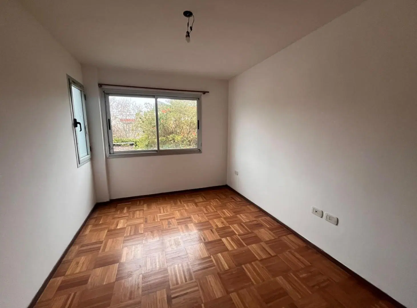 Departamento de 1 dorm. con cochera, en alquiler. La Plata 5