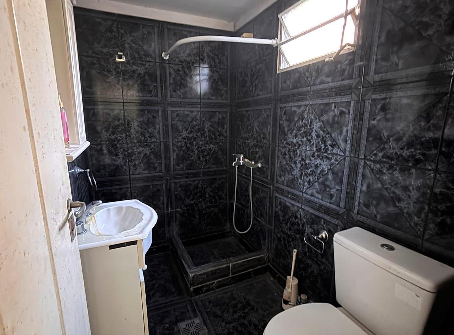 Foto de Cochera con oficina, en venta. La Plata, imagen 2