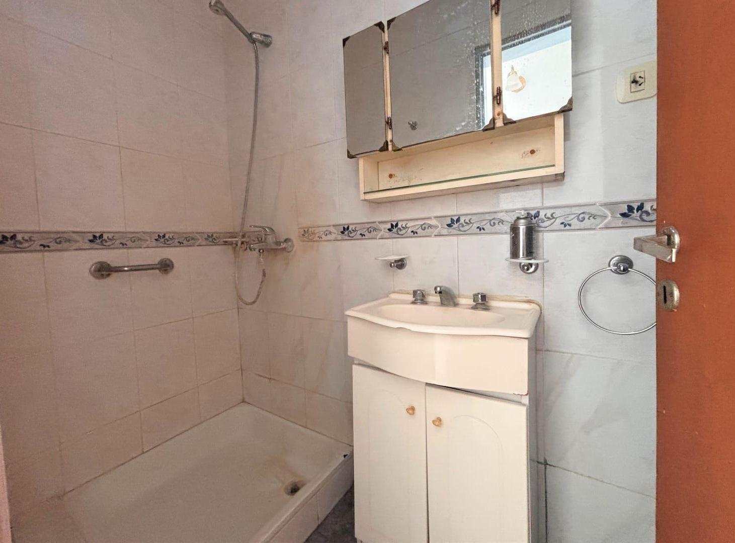 Foto de Oportunidad. Departamento 2 dormitorios en venta. La Plata. Apto Banco, imagen 2
