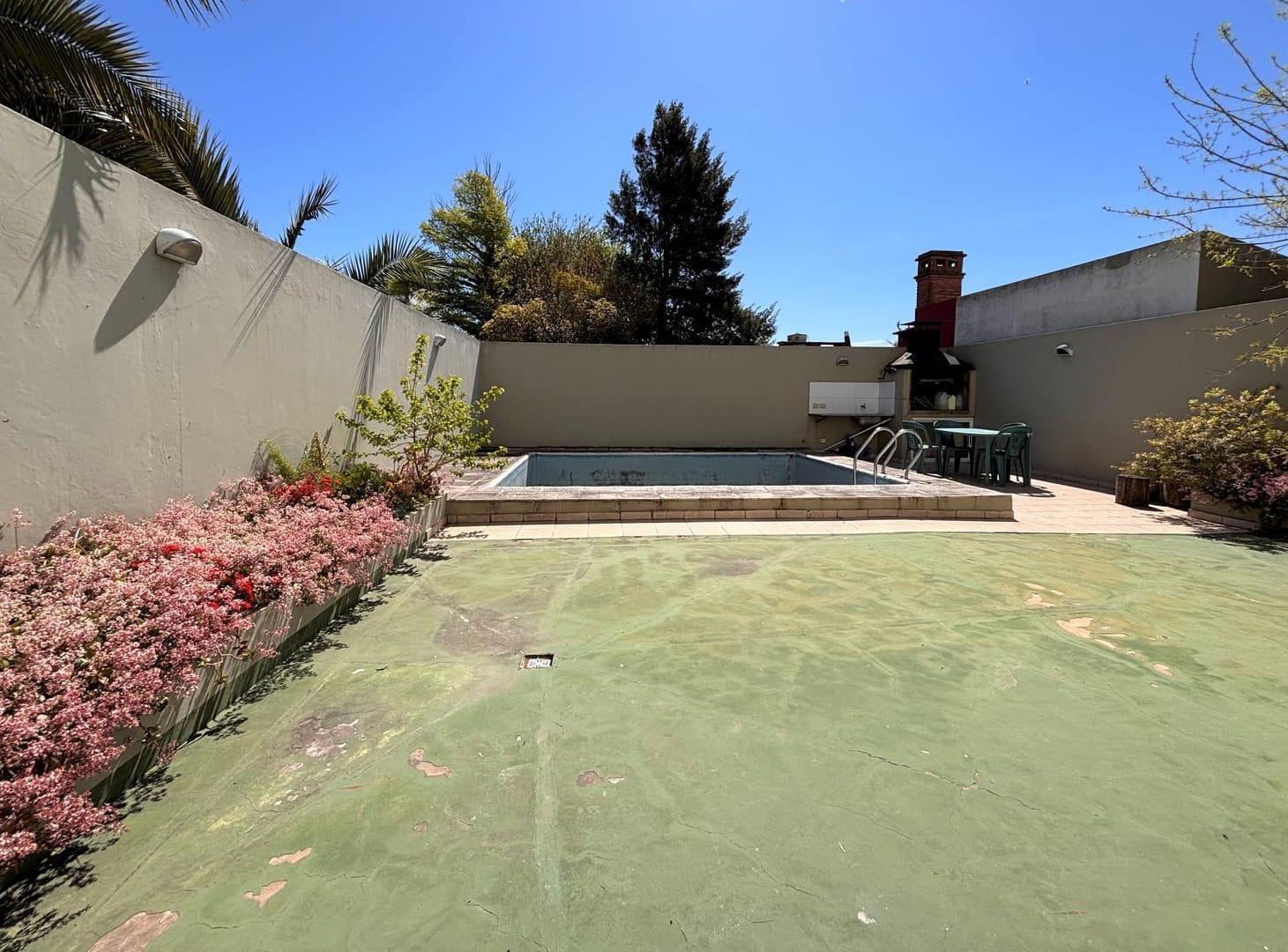 Foto de Venta de departamento de 2 dormitorios, con pileta y cochera. La Plata, imagen 2