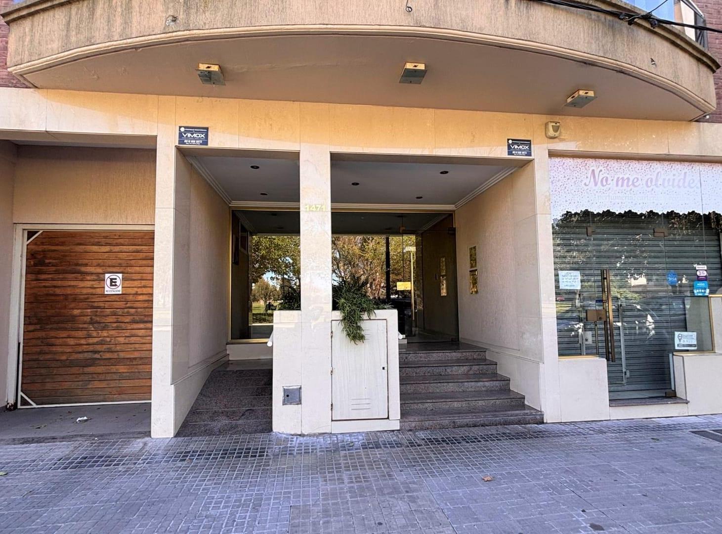 Foto de Venta de departamento de 2 dormitorios, con pileta y cochera. La Plata, imagen 1