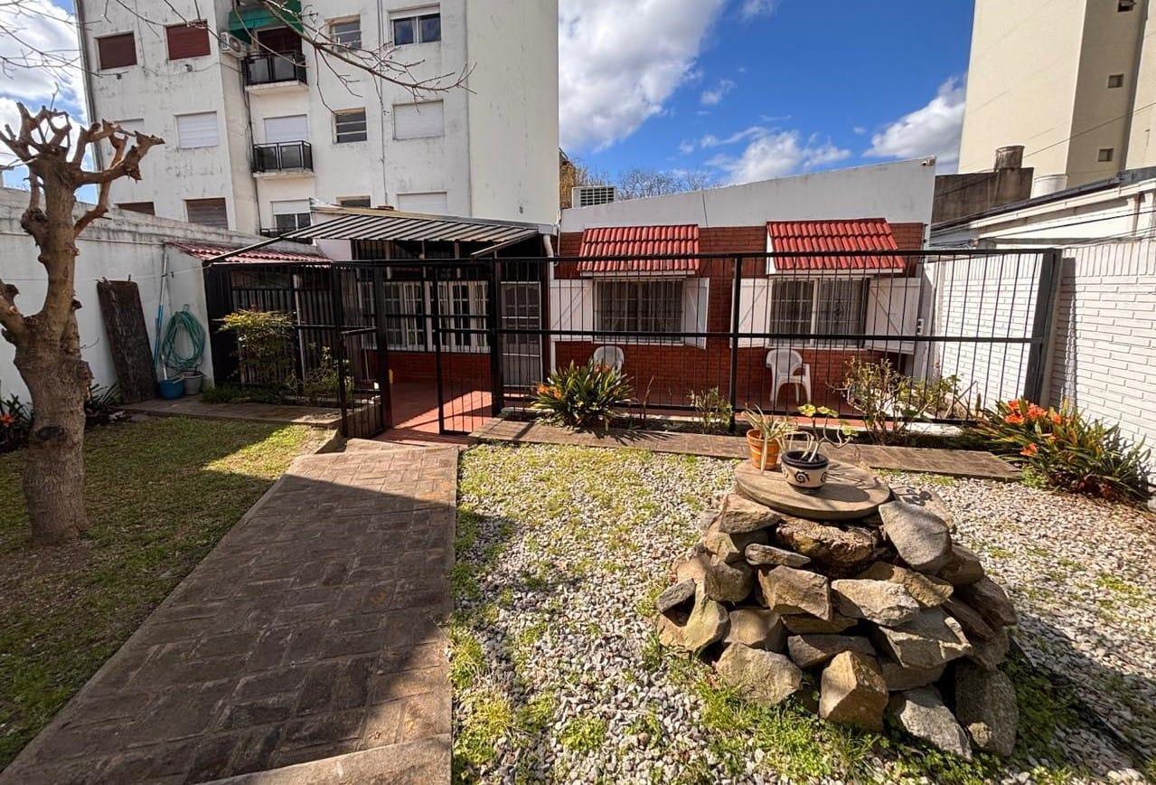 Foto de Casa en venta, apta varios destinos. La Plata, imagen 2