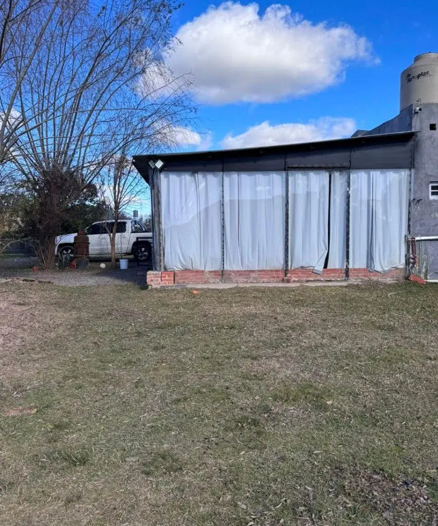 Excelente propiedad sobre lote esquina de 2.686 m² en Carmen de Areco 4