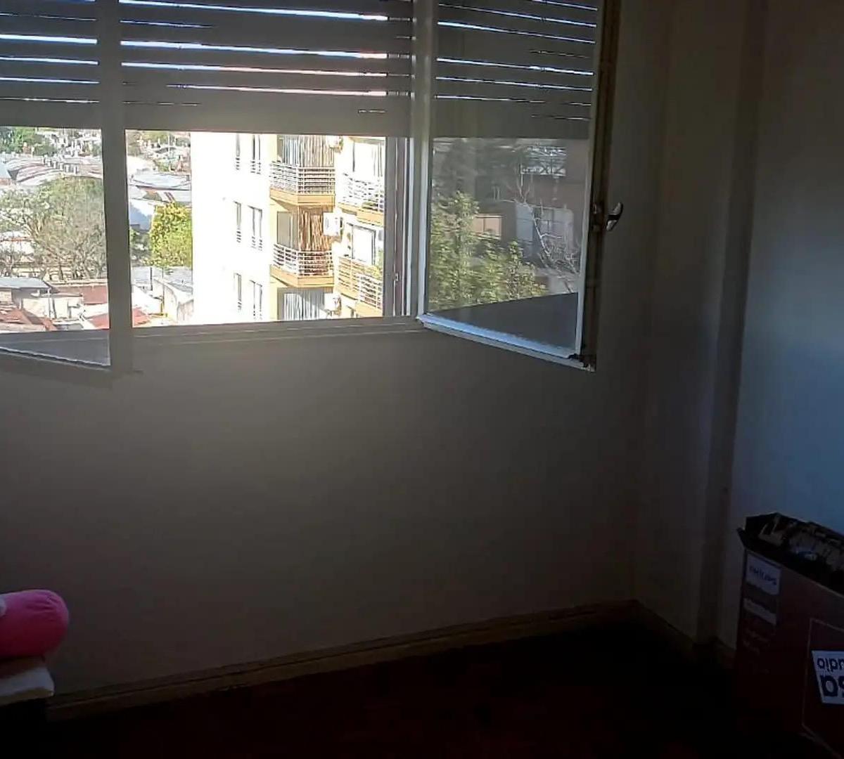 Foto de Oportunidad - Depto 2 ambientes al frente sobre Libertador, imagen 2