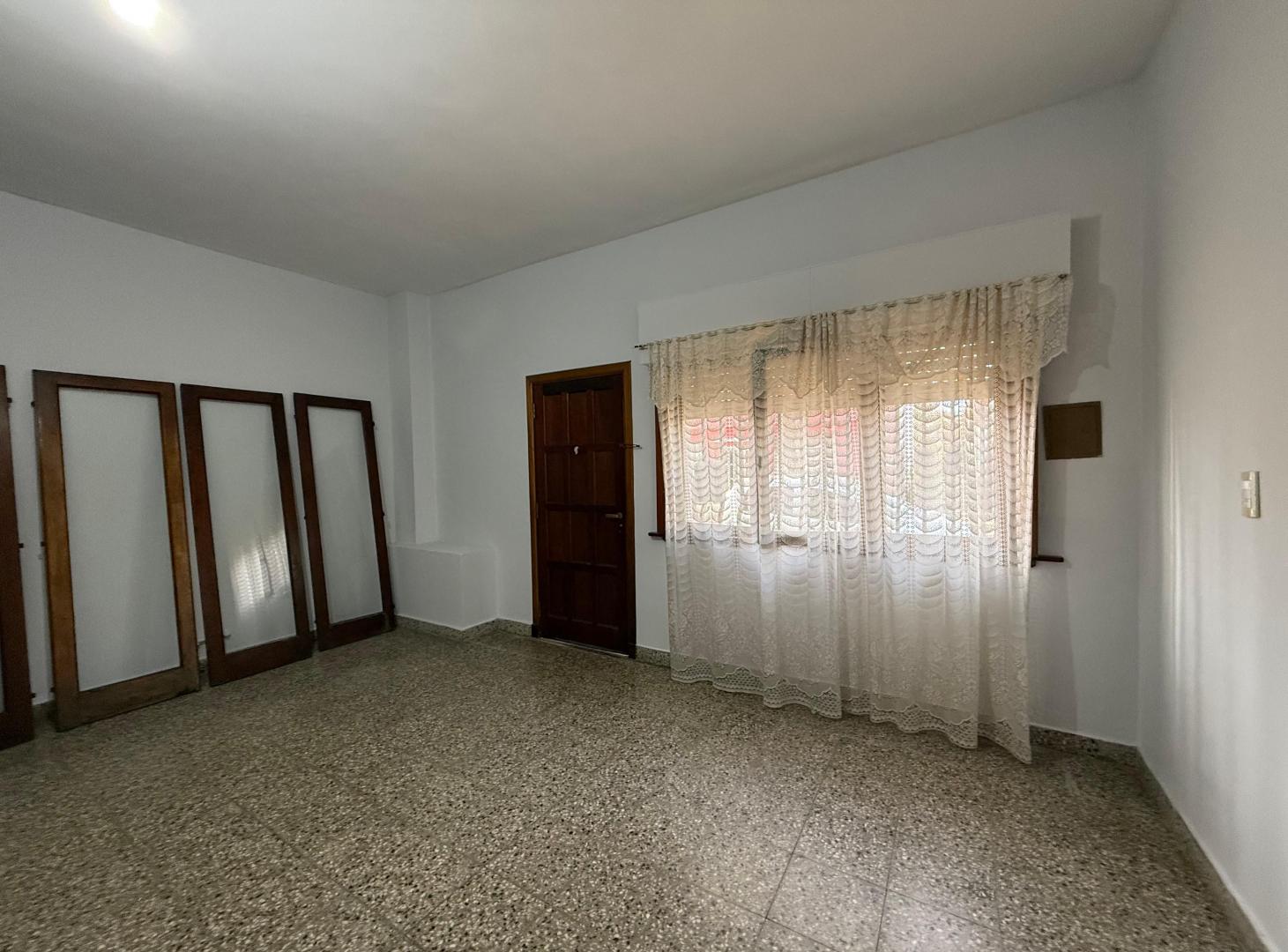 Foto de LOTE 400m2 CON 2 DEPTOS INDEPENDIENTES+GRAN GALPÓN BECCAR, imagen 4