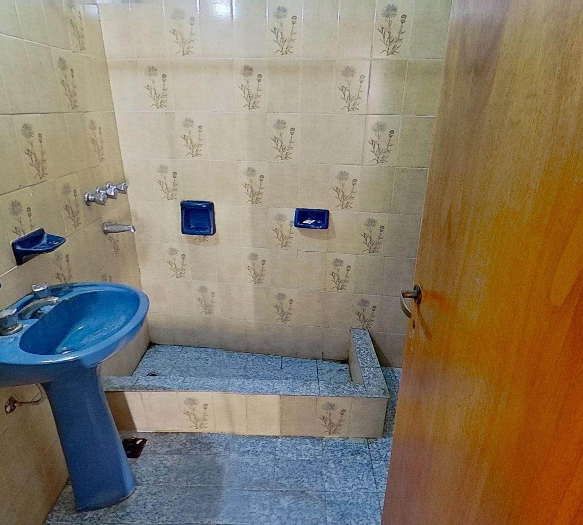 Venta Casa 5 Ambientes Tipo Duplex Mas Local 2