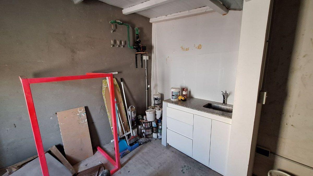 Venta Deposito C/oficina, Baño y Cocina en Avelland 3