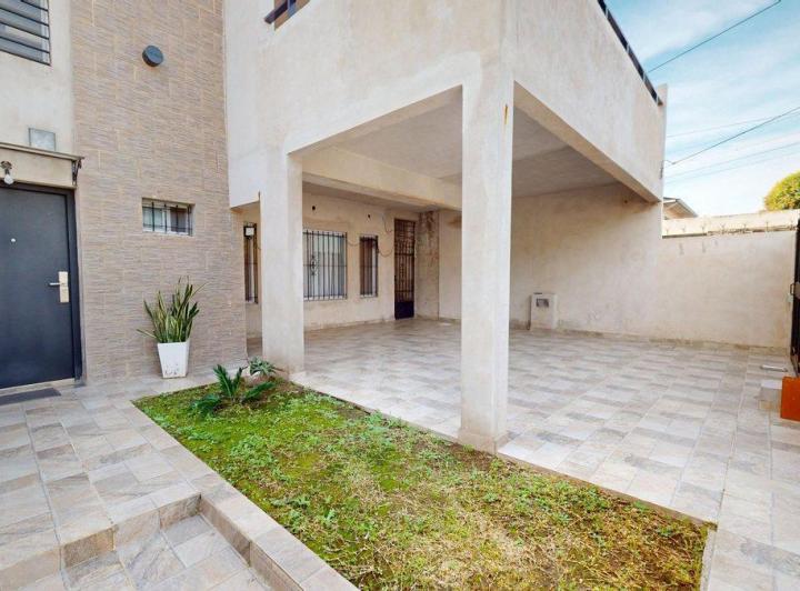 VENTA CASA 5 AMBIENTES BERAZATEGUI CENTRO 3