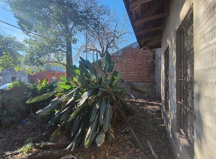 VENTA CASA 4 AMB FLORENCIO VARELA. A REFACCIONAR 5