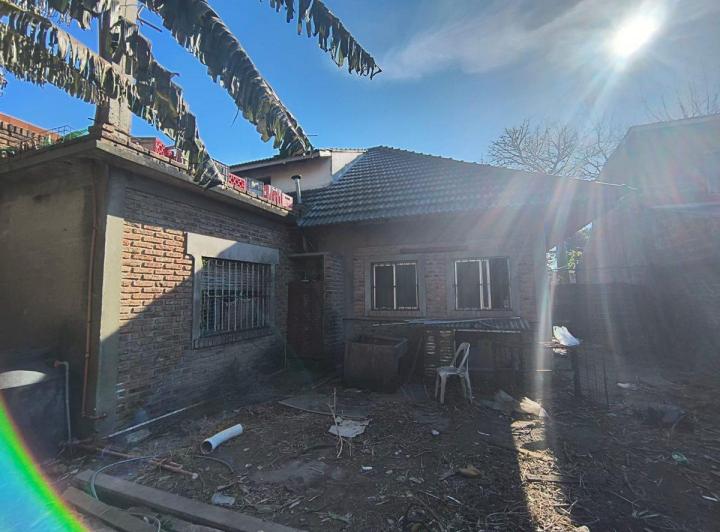 VENTA CASA 4 AMB FLORENCIO VARELA. A REFACCIONAR 5