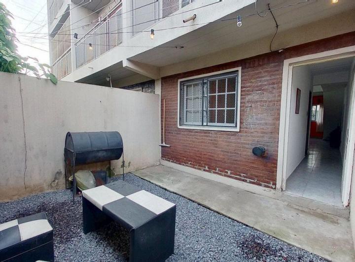 VENTA DEPTO 2 AMB CON PATIO  FCIO VARELA 3