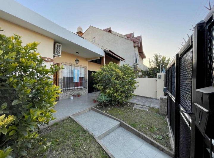 VENTA CASA 4 AMB VARELA- COCHERA Y PATIO 4
