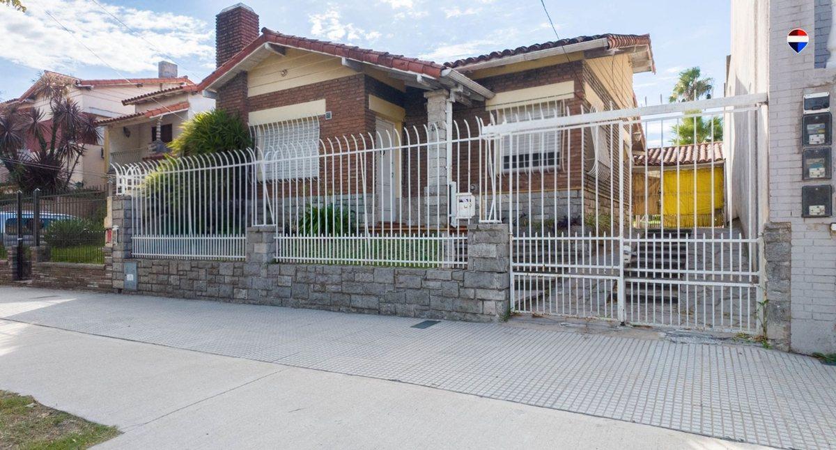 VENTA CHALET 3 AMB - DESARROLLO O REFACCIÓN BERNAL