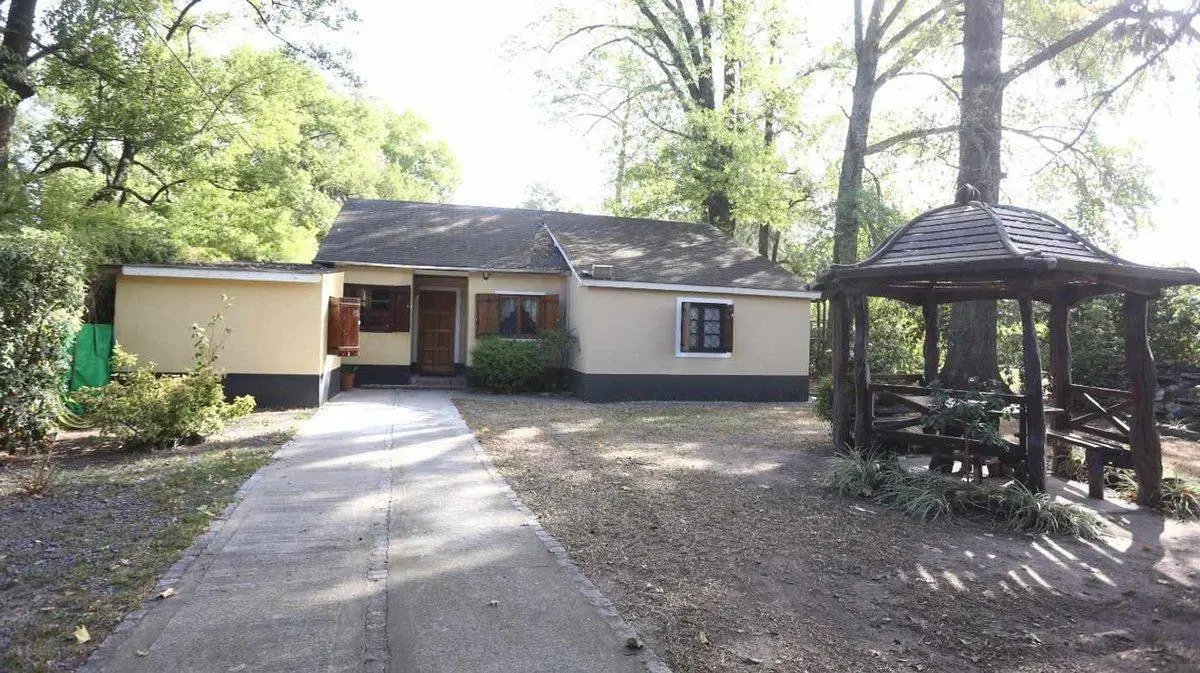 CASA 5 AMBIENTES EN VENTA EN EL TREBOL CON PILETA 5