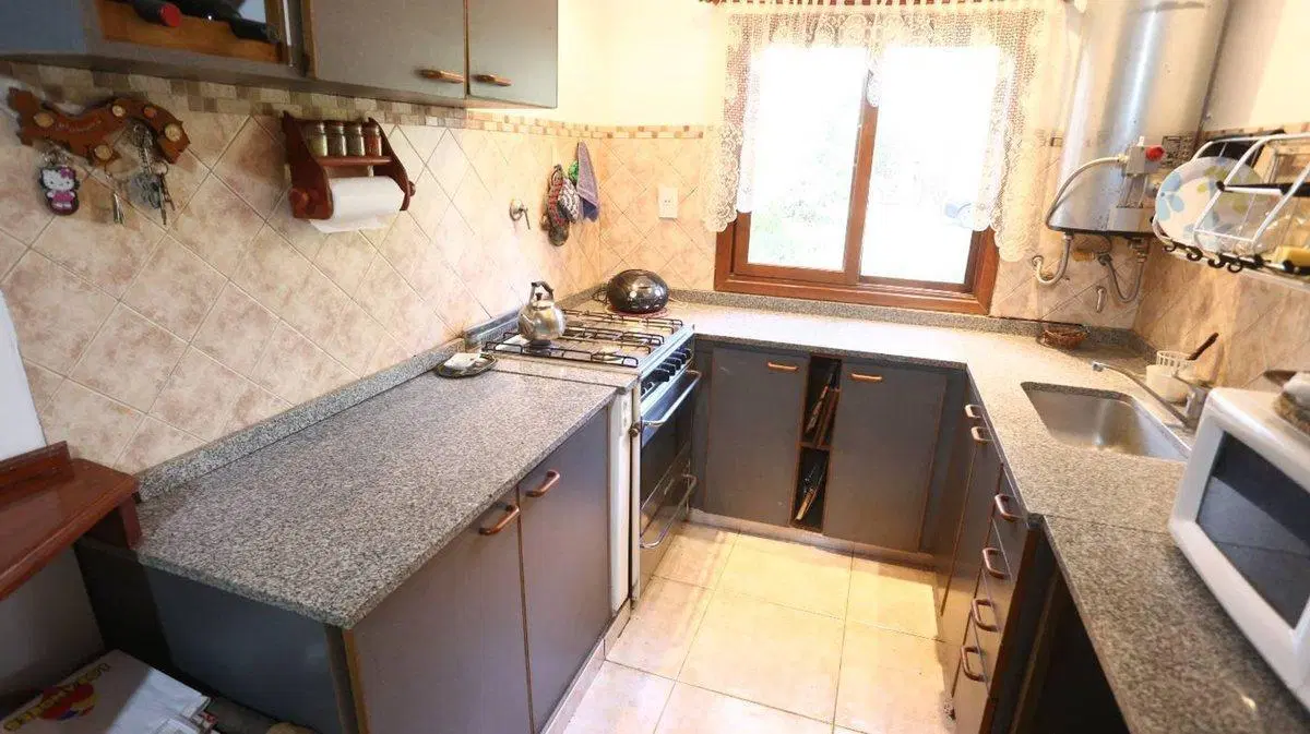 CASA 5 AMBIENTES EN VENTA EN EL TREBOL CON PILETA 4