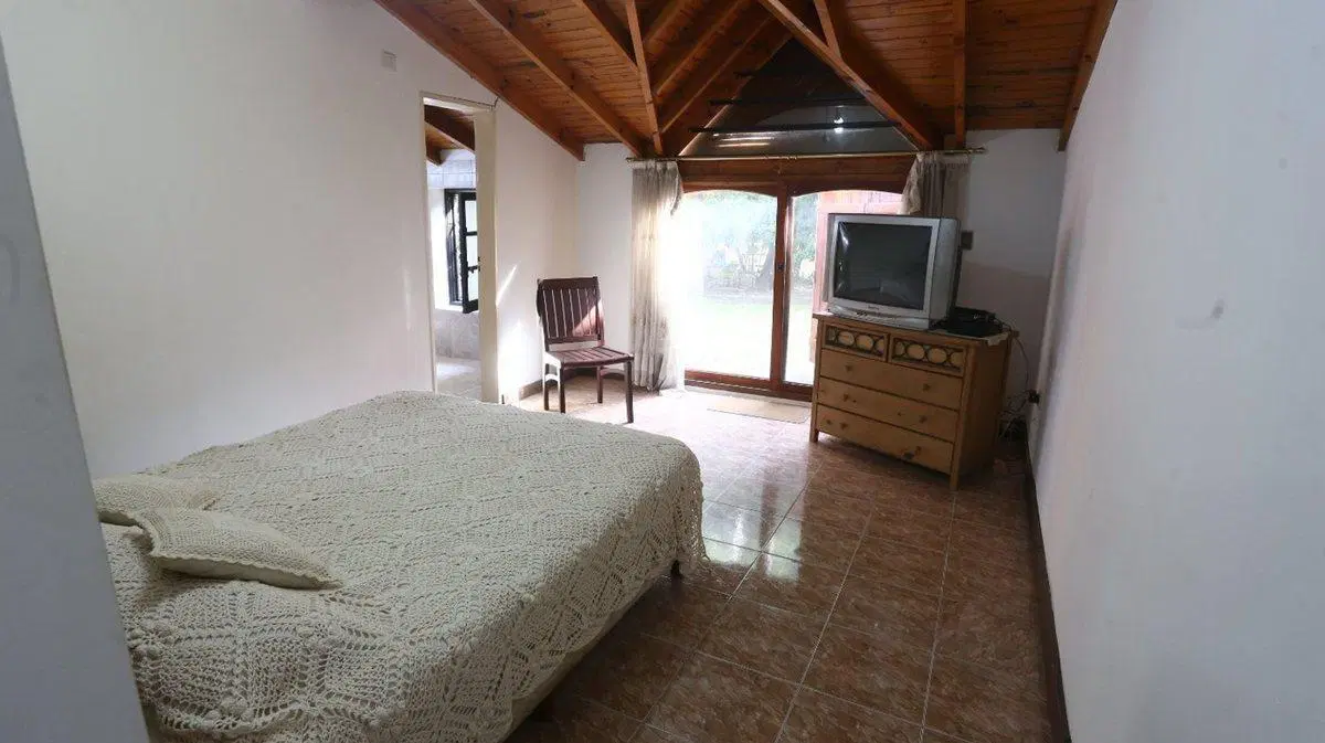 CASA 5 AMBIENTES EN VENTA EN EL TREBOL CON PILETA 3