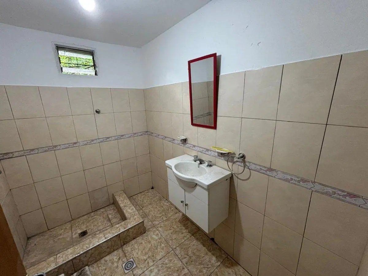 VENTA DE CASA 4 AMB CON LOCAL-COCHERA EN ALT BROWN 5