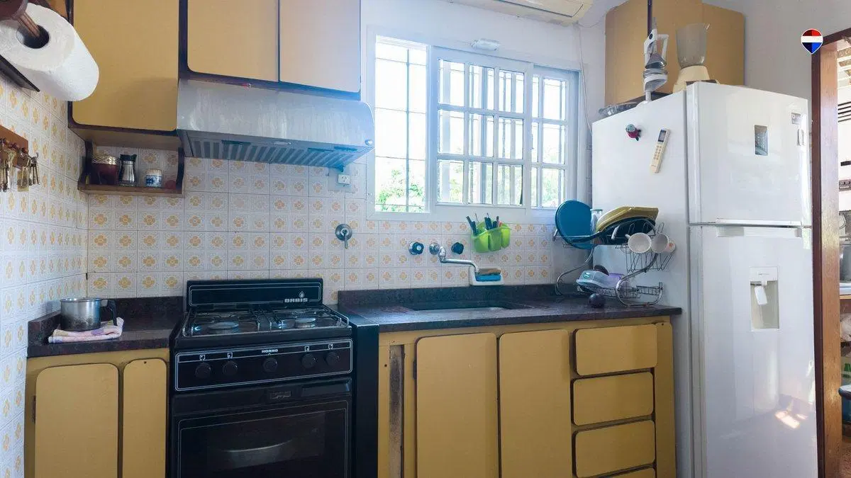 VENTA CASA MULTIFAMILIAR  CON COCHERA CRUCECITA 3