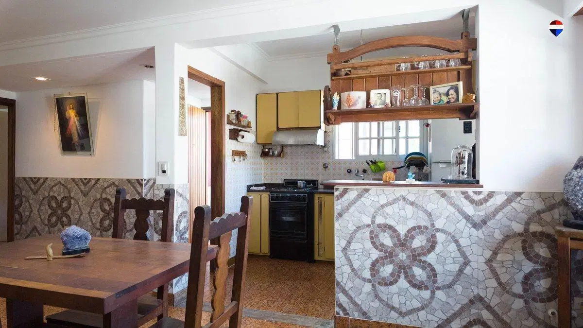 VENTA CASA MULTIFAMILIAR  CON COCHERA CRUCECITA 4