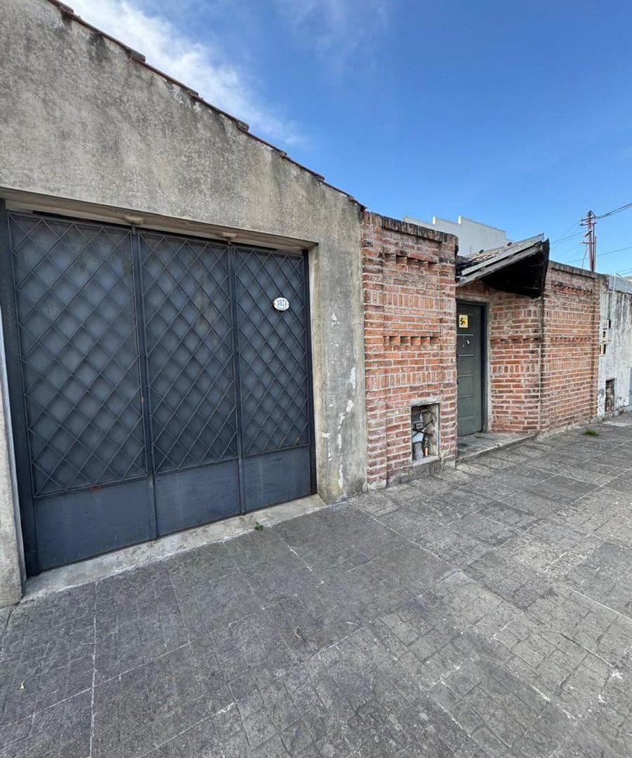 Casa en Venta en Valentin Alsina a refaccionar