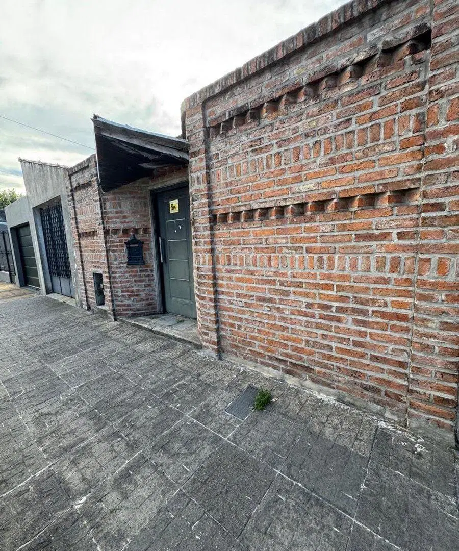 Casa en Venta en Valentin Alsina a refaccionar 2
