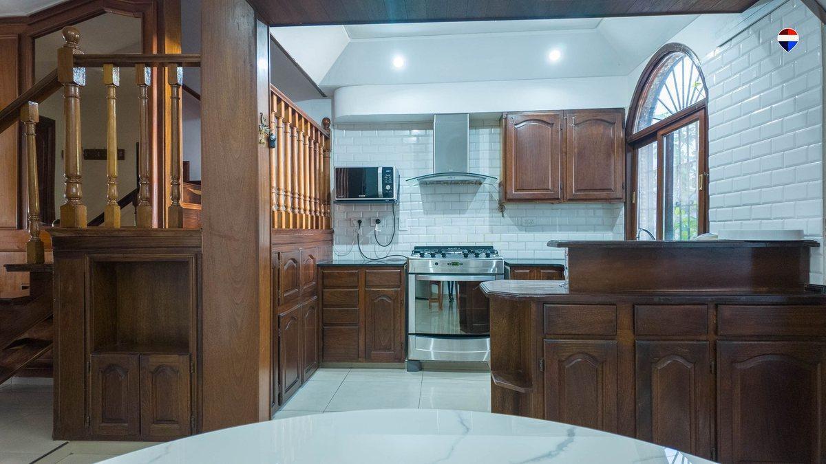 VENTA CASA 4 AMB CON COCHERA, PATIO Y QUINCHO