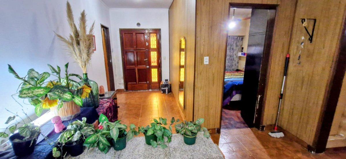 VENTA CASA 4 AMBIENTES COCHERA PATIO PARRILA
