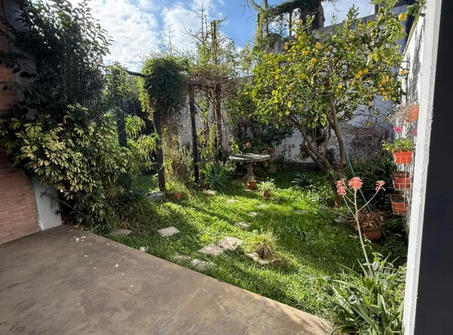 VENTA DEPTO 2 AMB C/ COCHERA, SARANDI 4