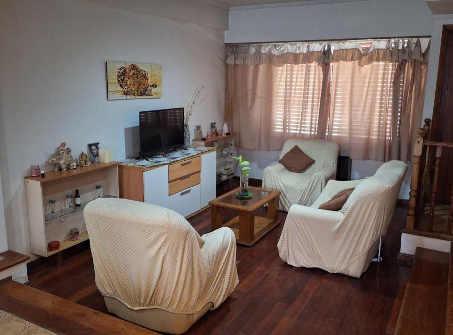 CASA 6 AMB CON COCHERA Y PARQUE EN VENTA, QUILMES